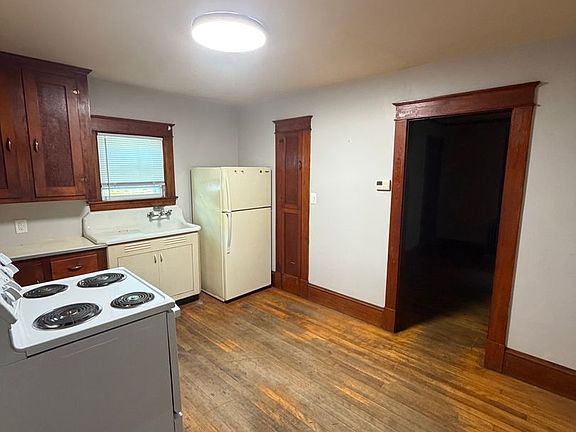 2nd image of 43 Franklin St #2