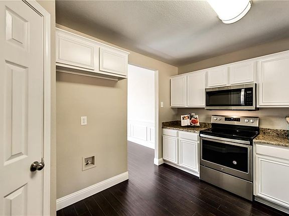 5th image of 520 Blueberry Hill Ln