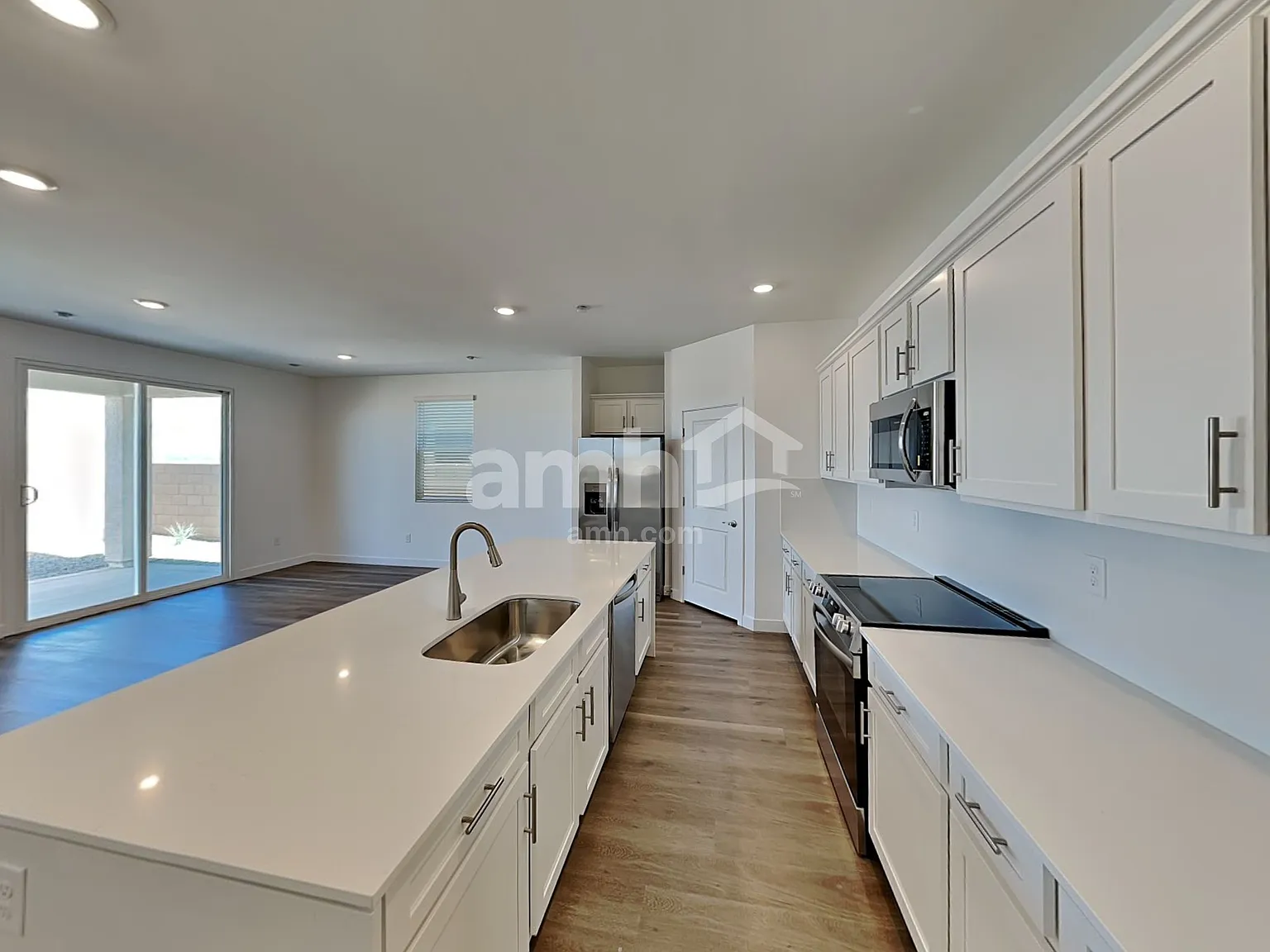 4 bed, 3.0 bath, 2239 sqft, $2,290 — Photo 4