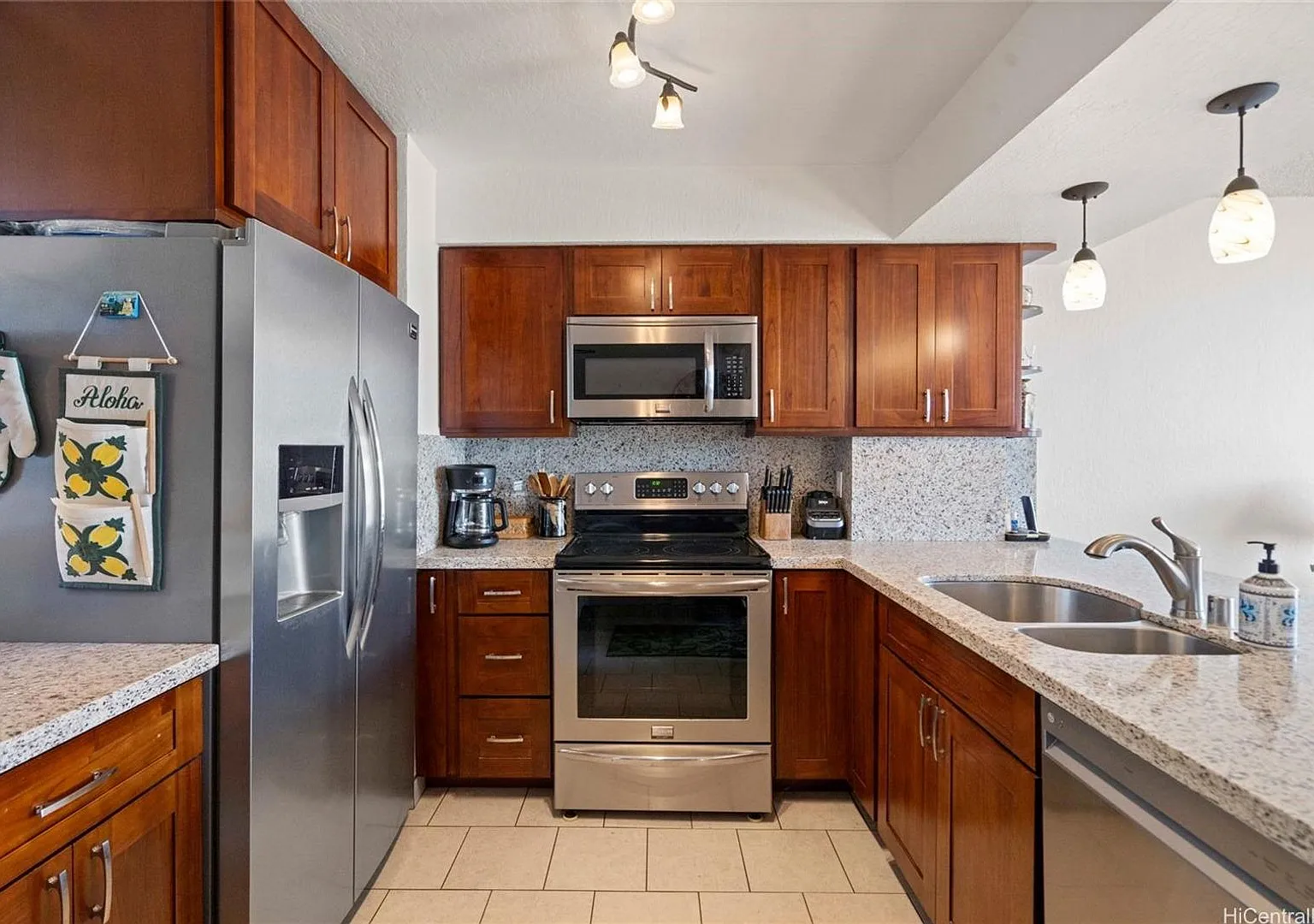 Makaha Valley Towers Fully Furnished. 1 Bedroom/1 Bath — Photo 1