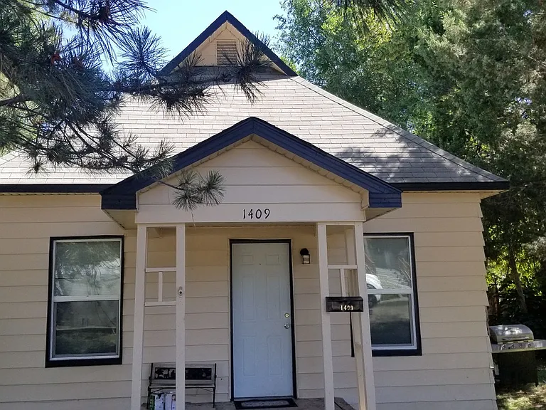 1409 Arthur St — Photo 1