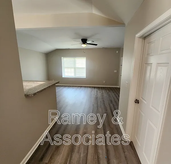 515 S 20th St — Photo 10