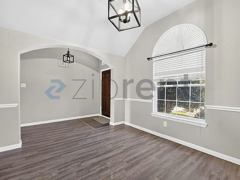 5228 Lake Grove Dr — Photo 6