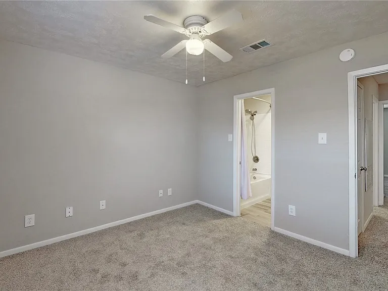1409 Airline Dr #B — Photo 14