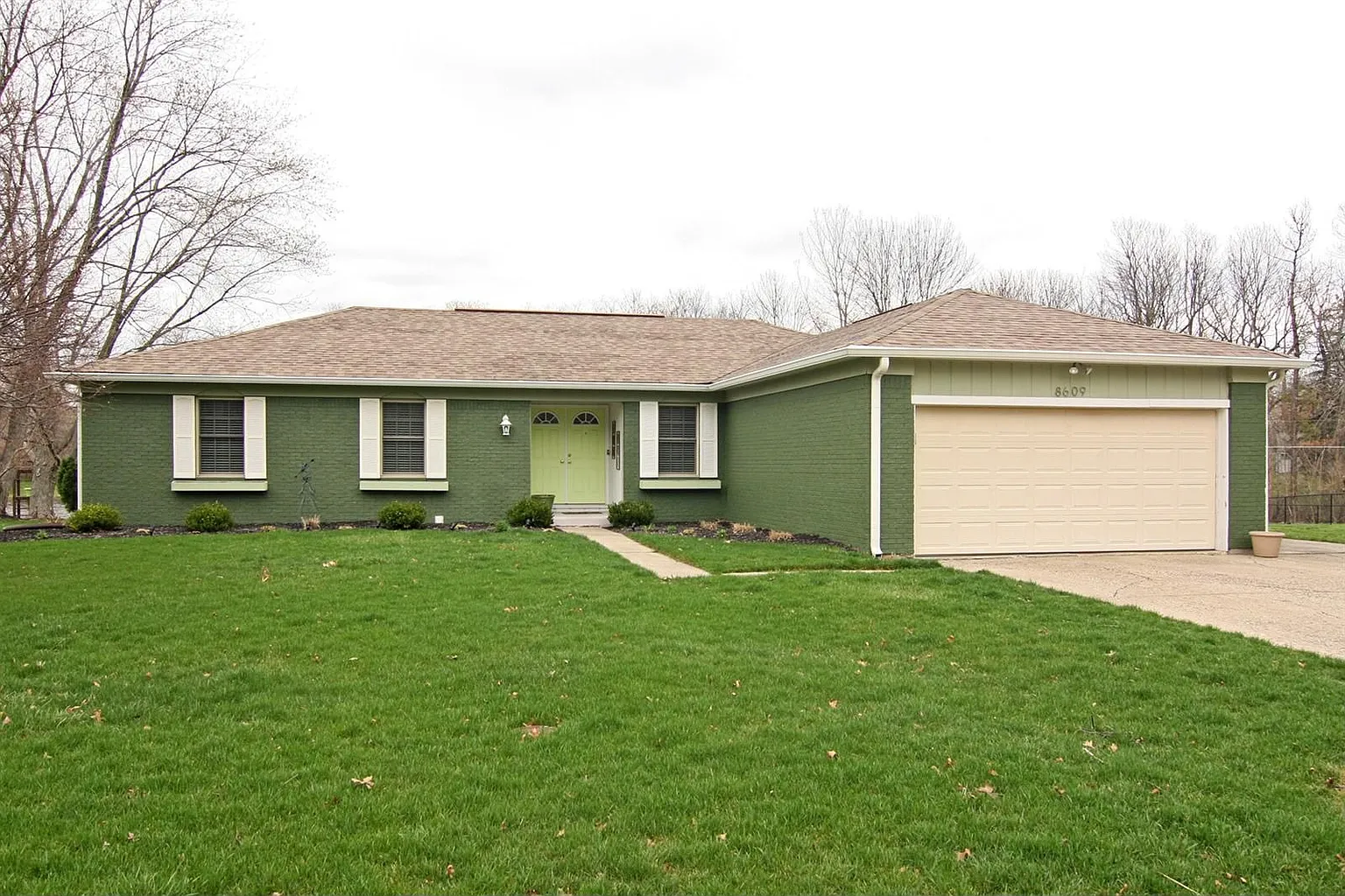 8609 Fox Ridge Ln photo 1