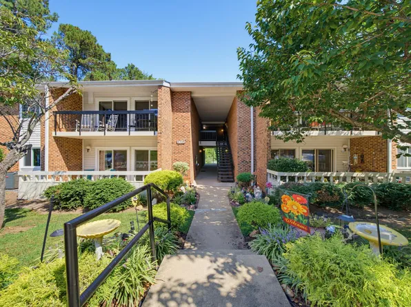 4705 Edwards Mill Rd APT B, Raleigh, NC 27612