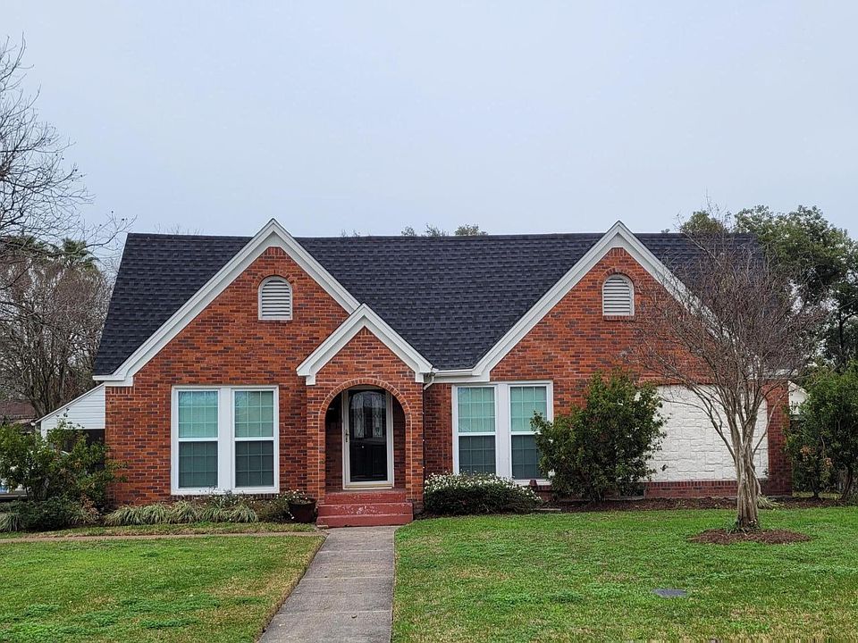615 Canadian is located in the quiet Lindale Park neighborhood.