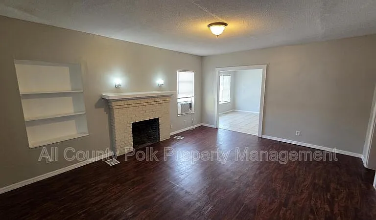 601 SE 2nd St — Photo 4
