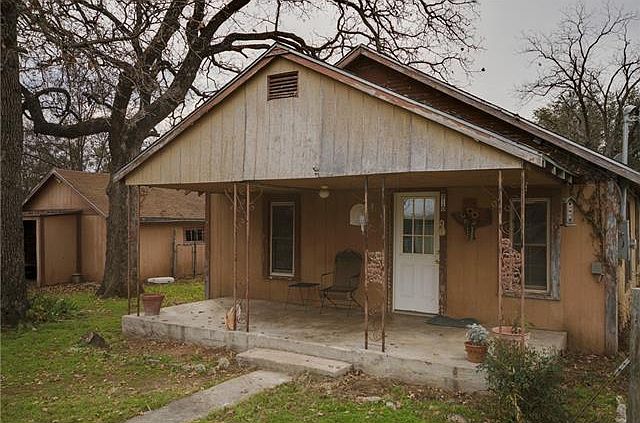 1st image of 310 S Elm Ln