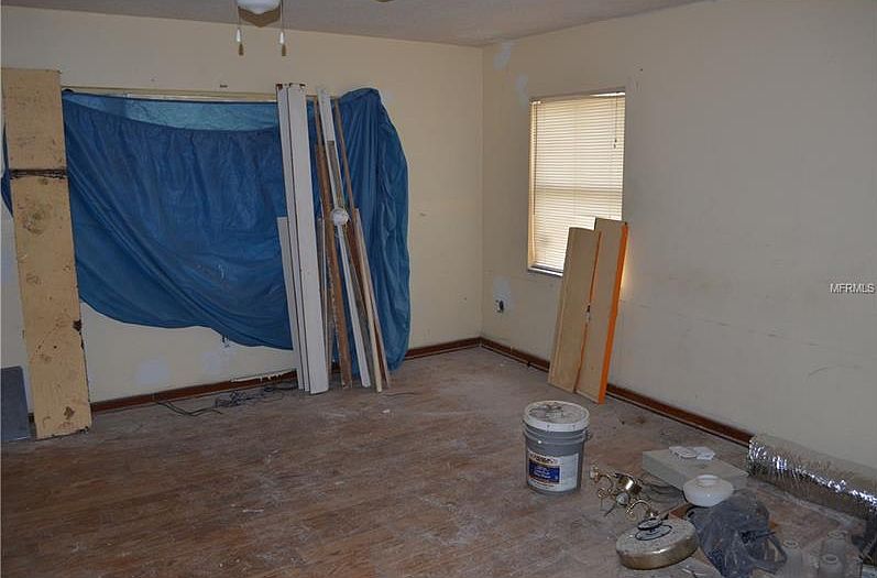 2nd image of 621 N Chestnut Rd