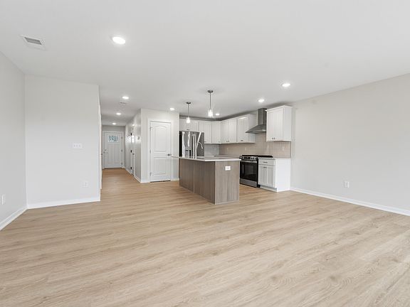 4th image of 908 Indiana Ave #11