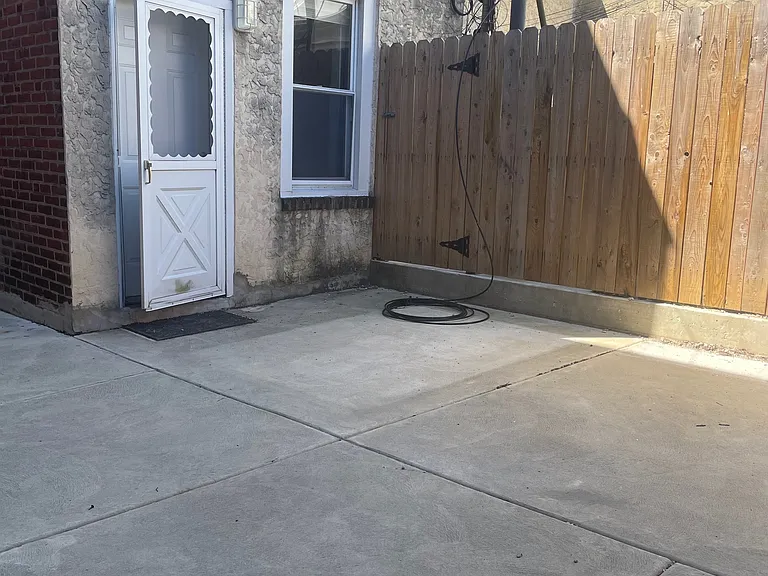 2307 Brown St #1R — Photo 7