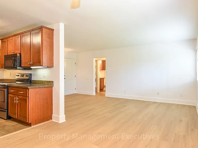 4560 60th St #9 — Photo 5