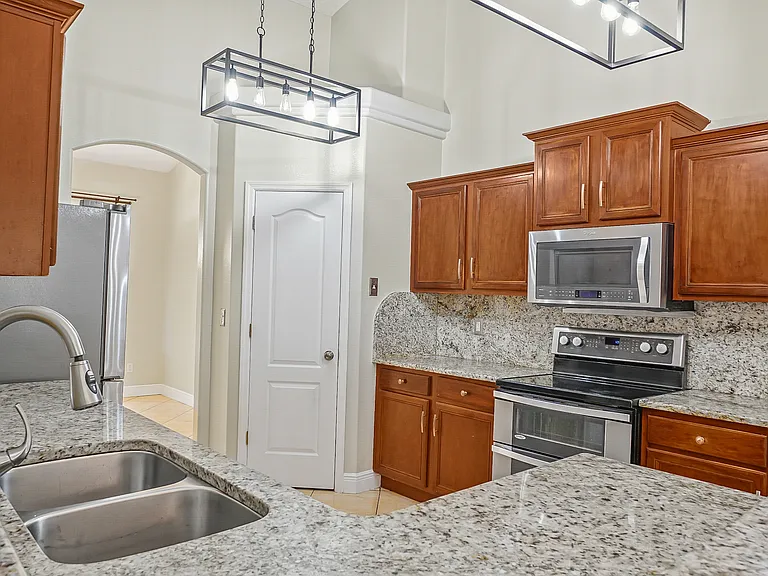 774 Princeton Dr — Photo 11