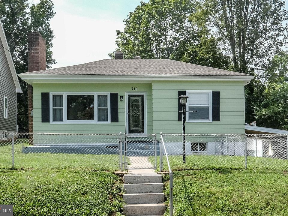 1st image of 710 River Dr