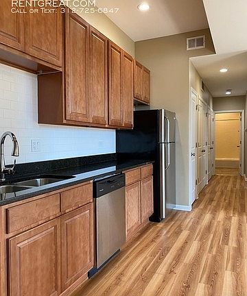 2nd image of 3223 N Sheffield Ave APT 5RE