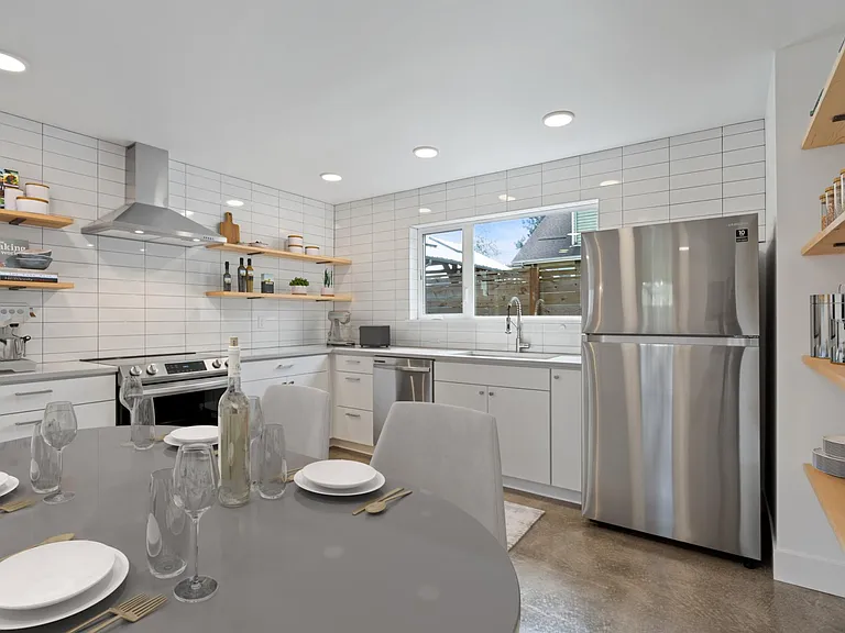 1018 NE Dean St #B — Photo 9