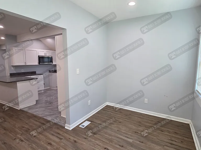 145 Waverly St — Photo 23