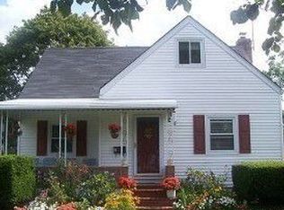 24 Venetian Blvd, Lindenhurst, NY 11757