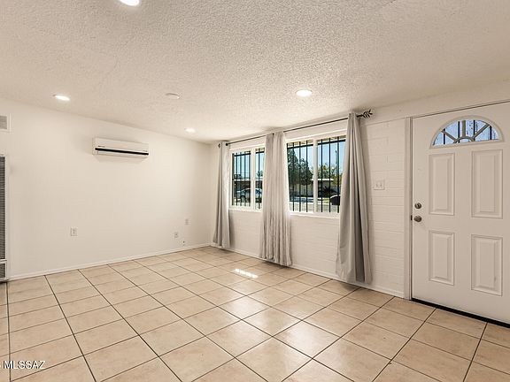 5th image of 4973 S Highland Dr
