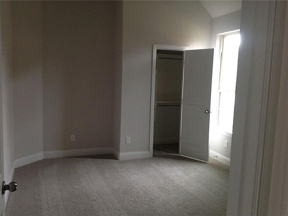 5th image of 421 Palamedes St