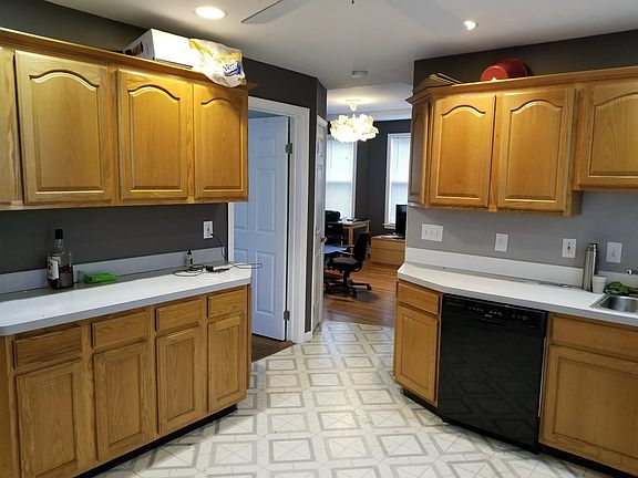 5th image of 279 Webster St #2