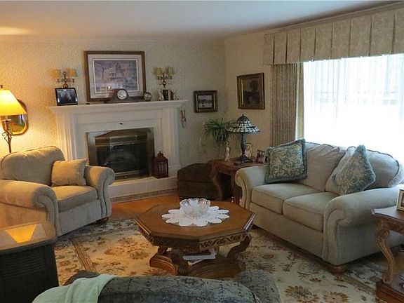 3rd image of 63 Willowgrove Ct