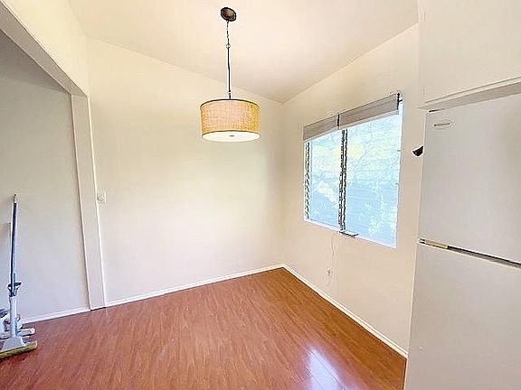 3rd image of 1154 N Poinsettia Pl #11