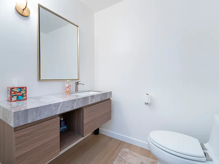 2450 Coldwater Canyon Dr — Photo 3