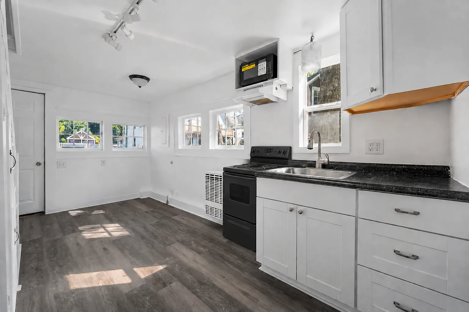 2 bed, 1.5 bath, 800 sqft, $2,995 — Photo 4