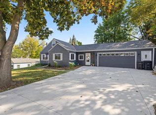 W271N2636 Pear Tree Ln, Pewaukee, WI 53072