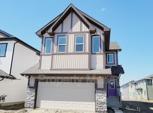 2432 12th Ave NW, Edmonton, AB T6T2J9