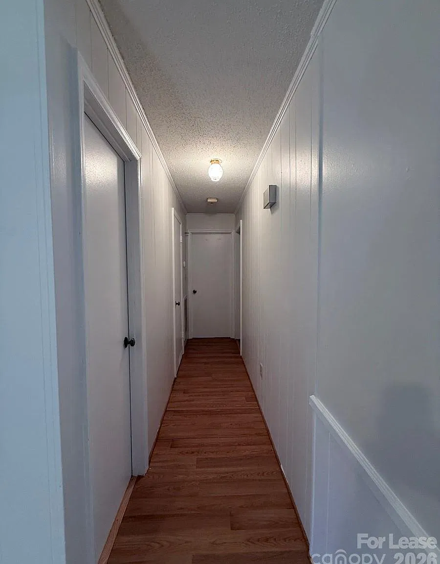 3 bed, 1.5 bath, $1,095 — Photo 4