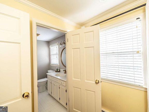 5th image of 227 W Lakeshore Dr SE