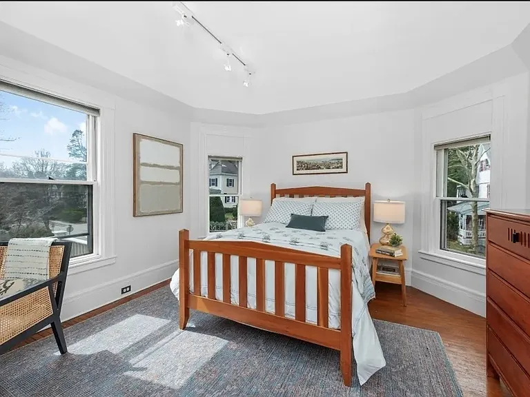 284 Lake Ave — Photo 22