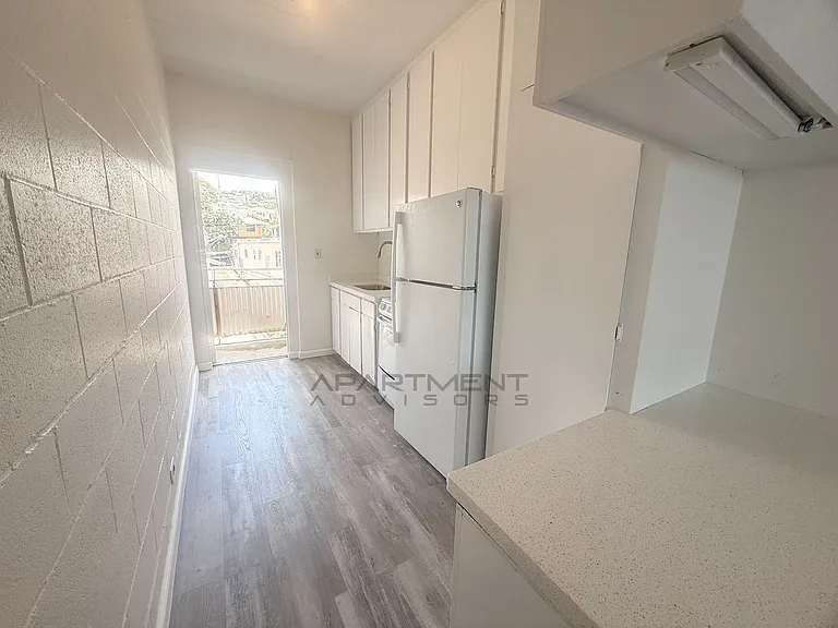 1218 N School St — Photo 16