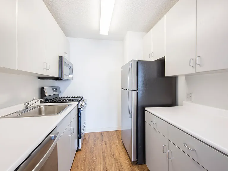 429 E 52nd St #32D — Photo 1