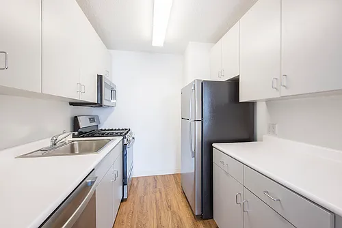 429 E 52nd St #30D Photo 1