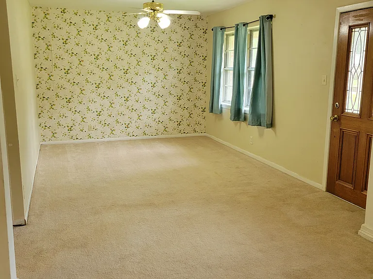 407 Daniels St — Photo 4