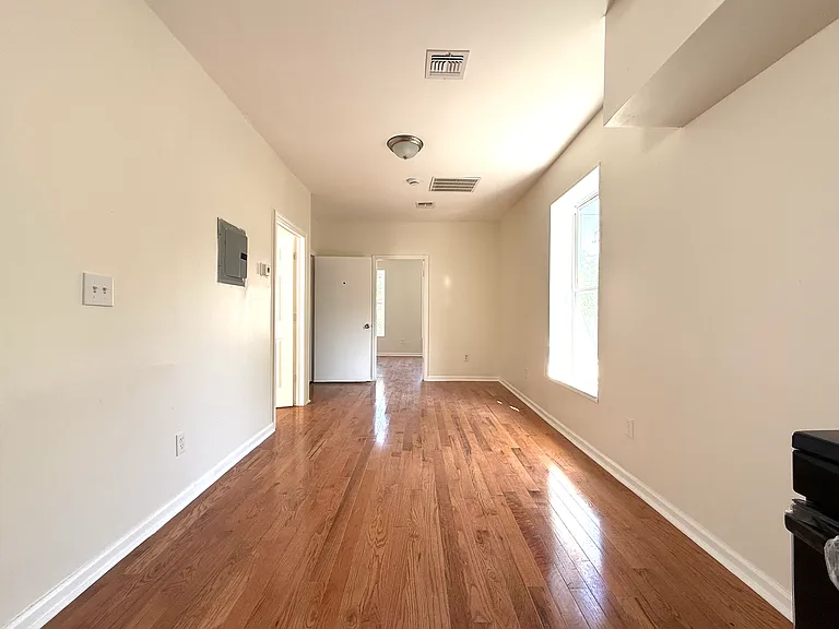 435 S 17th St #1 — Photo 8
