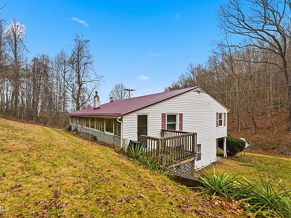 3rd image of 16120 Mountain Spring Rd