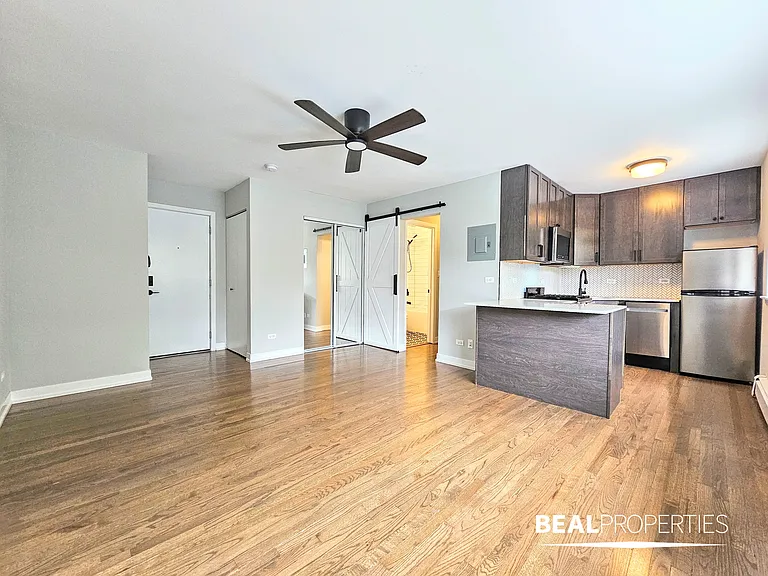 528 W Oakdale — Photo 22