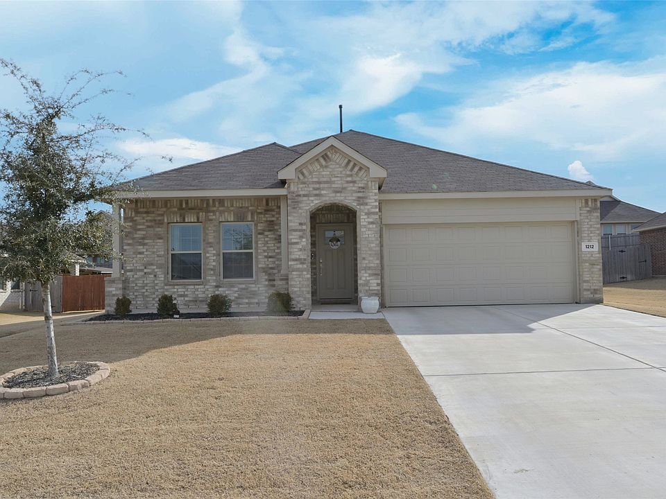 1st image of 1212 Almond Rd