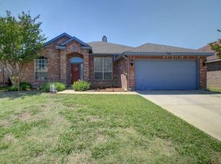 7404 Quail Point Ln, Arlington, TX 76002