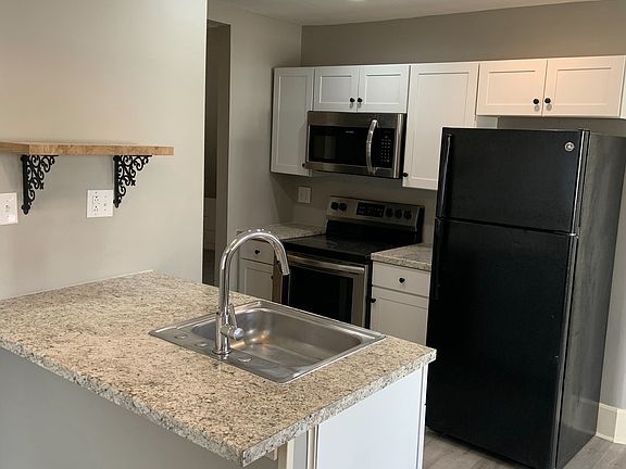 3rd image of 927 E Morris St #1/2