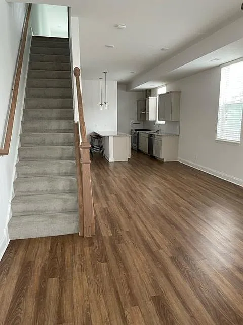 2 bed, 2.5 bath, 1690 sqft, $2,750 — Photo 2