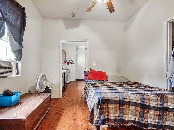 4th image of 2517 Dante St