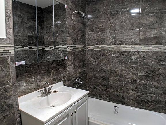 3rd image of 17 Mallory Ave