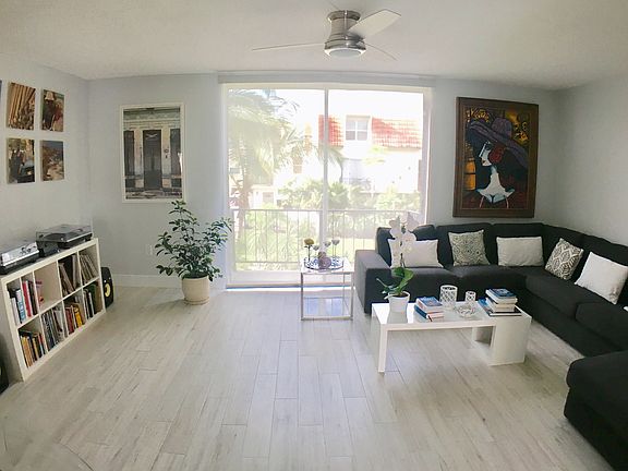 2nd image of 1655 NE 115th St APT 34B
