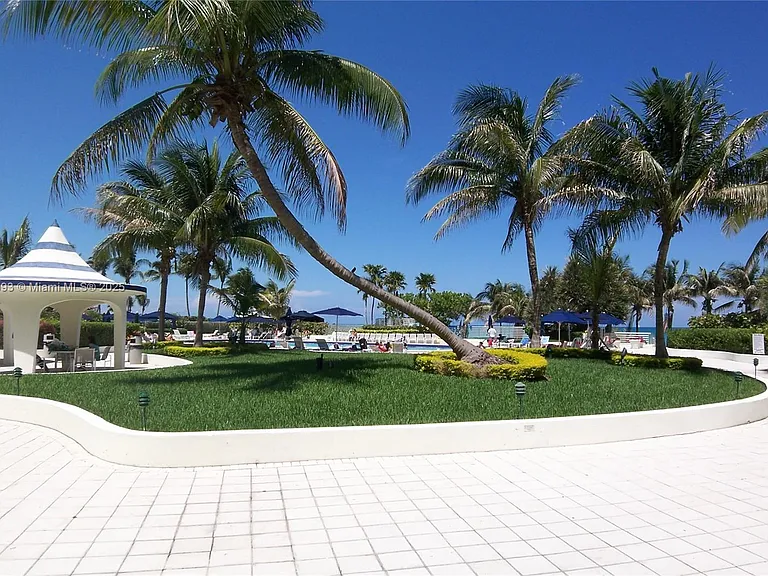 5151 Collins Ave #924 — Photo 25